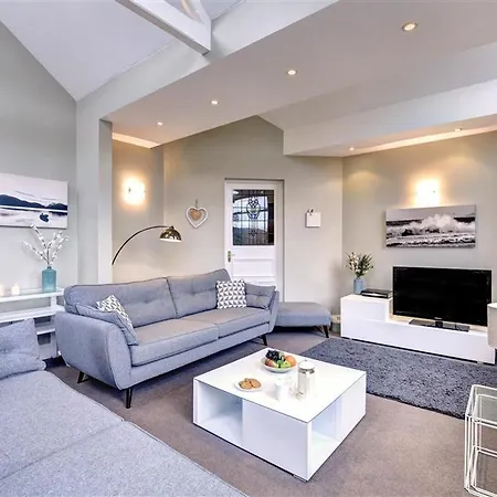 度假居 Luxurious Holiday At Waterhead With Garden *