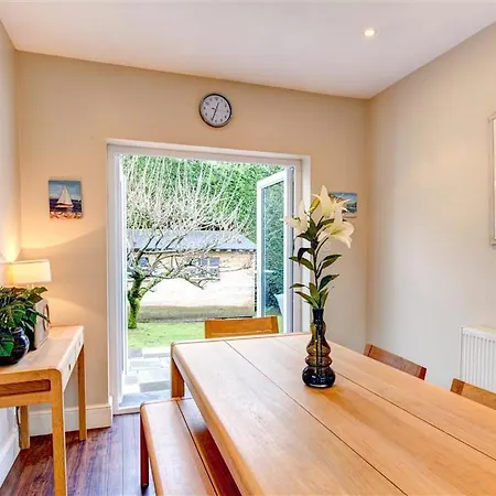 Luxurious Holiday At Waterhead With Garden *